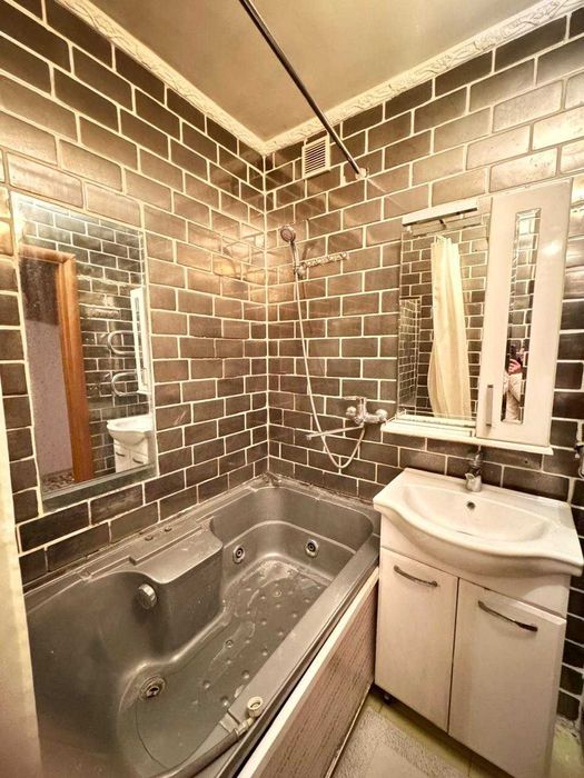 Продам 2-х комн. кв. в 20 мкр. районе