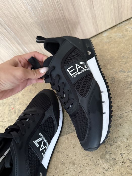 Нови маратонки ea7 38