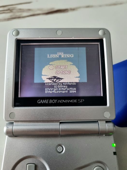 GameBoy Advance SP + The lion king + stand
