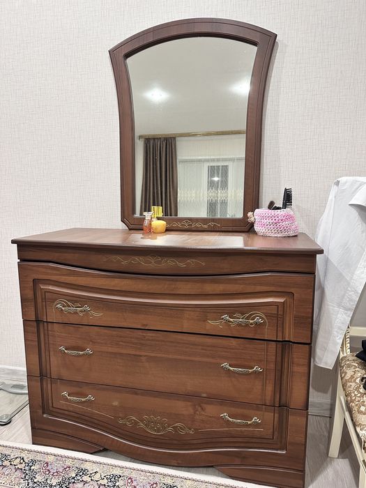 Продам спальный гарнитур кровать комод