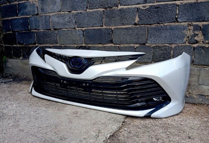 Передний бампер Toyota Camry 70