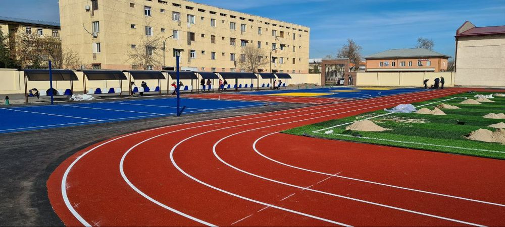 Резиновая покрыть спортивной устройство