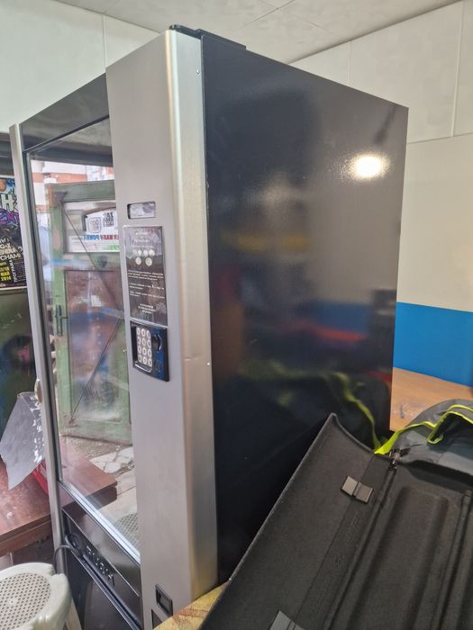 Вендинг машина бианчи 685 за храна и напитки.