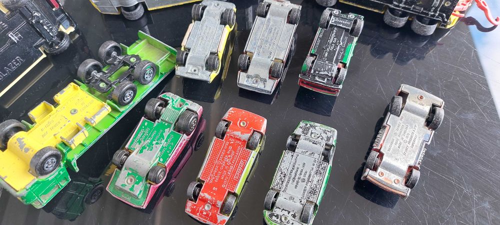 Мачбокс метални колички 10бр.+ 1бр Мажорете пикап подарък