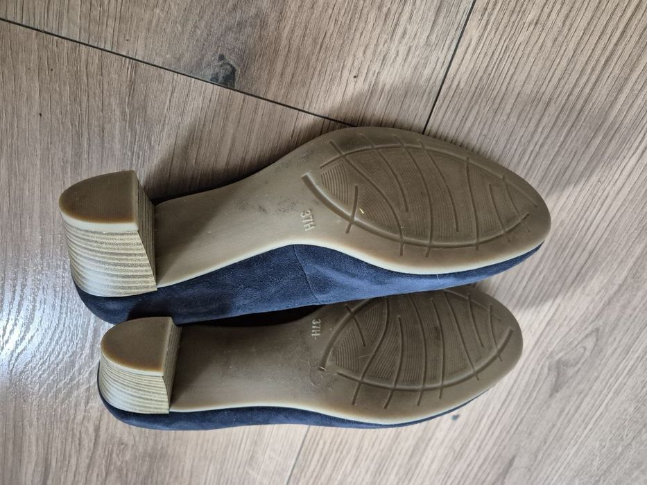 Велурени   обувки  .