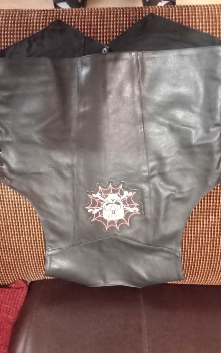 Продавам кожен елек за моторист размер L