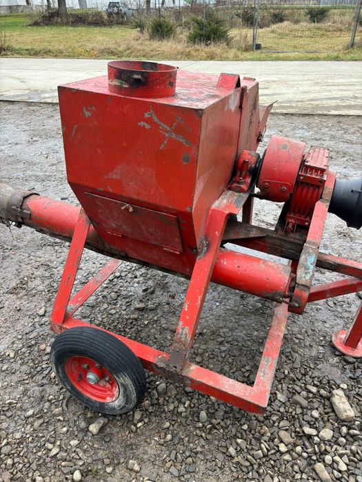 Moara cu ciocanele dupa tractor