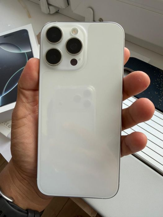 iPhone 16 Pro Max 256 GB — Идеальное состояние