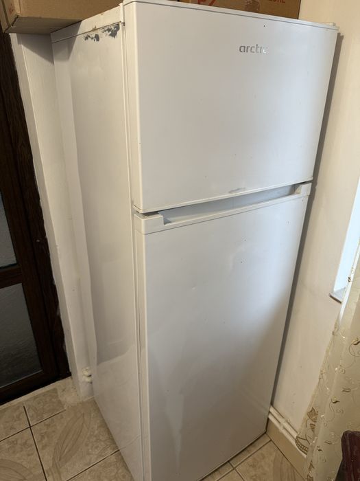 Frigider cu congelator Arctic