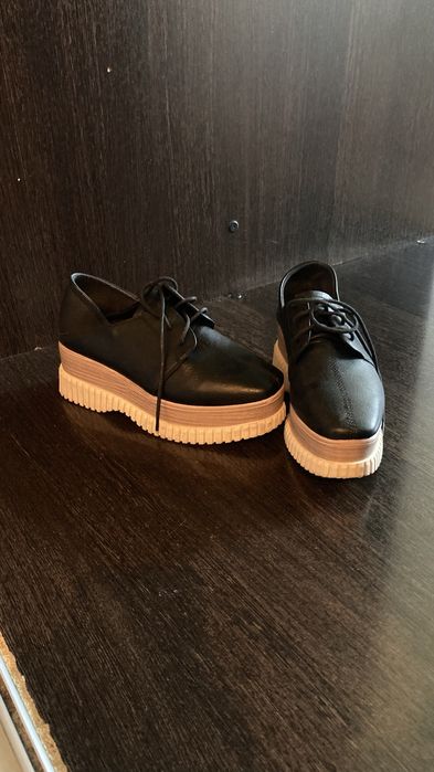 Көптеген адамдардың көзінше порно