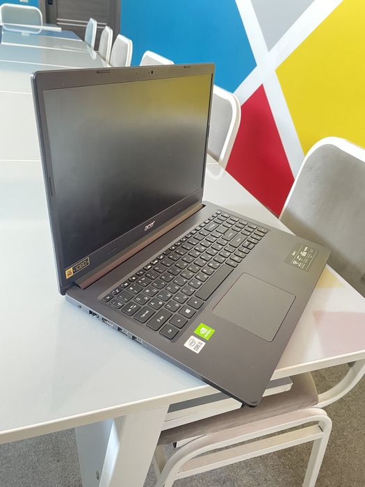 Acer i5 noutbuk sotiladi.
