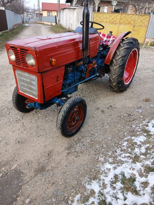 Vând tractor vr445  cutie de viteze 2 manete