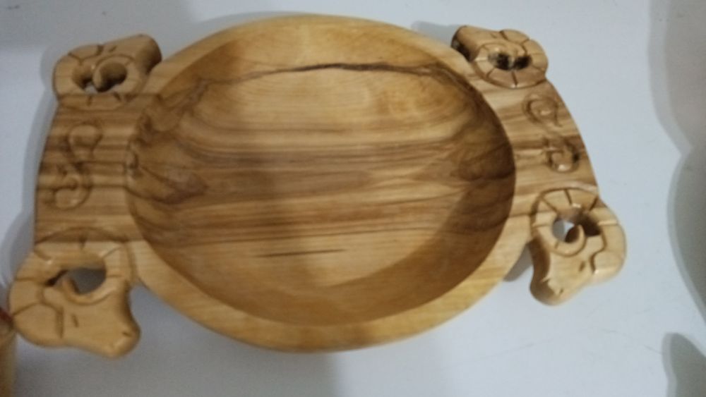 Табақ сатылады қара ағаштан жасалған