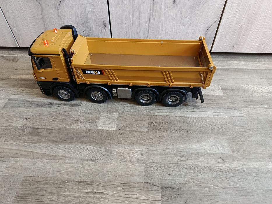 RC Реплика на Самосвал Mercedes-Benz Actros 8x4 – Мащаб 1:14 (Метал и ABS)