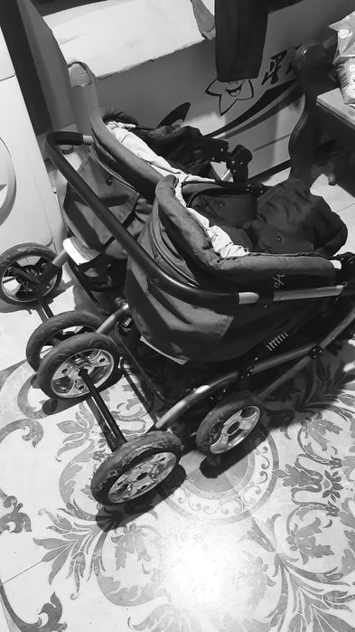 Продаётся коляска для двойни или близнецов.