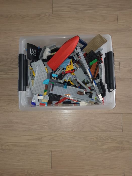 : Огромный набор LEGO (7.7 кг) .