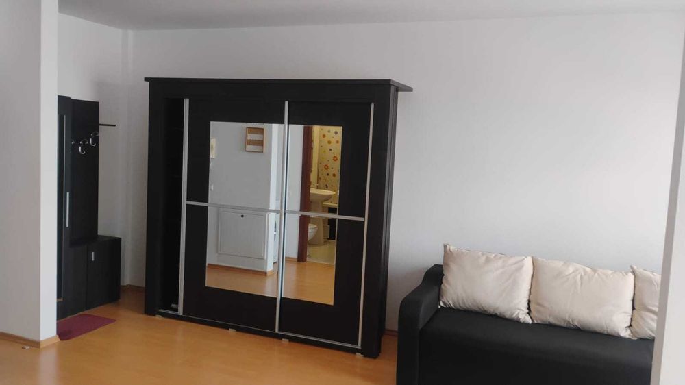Proprietar, închiriez garsoniera tip studio