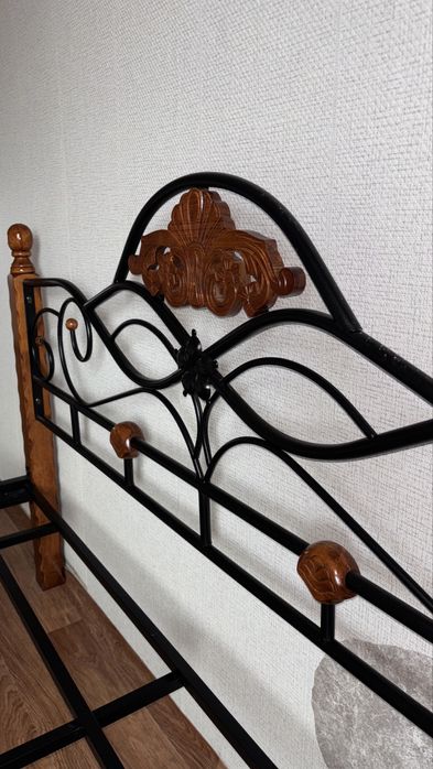 Продаю кровать 160х200 БЕЗ МАТРАСА