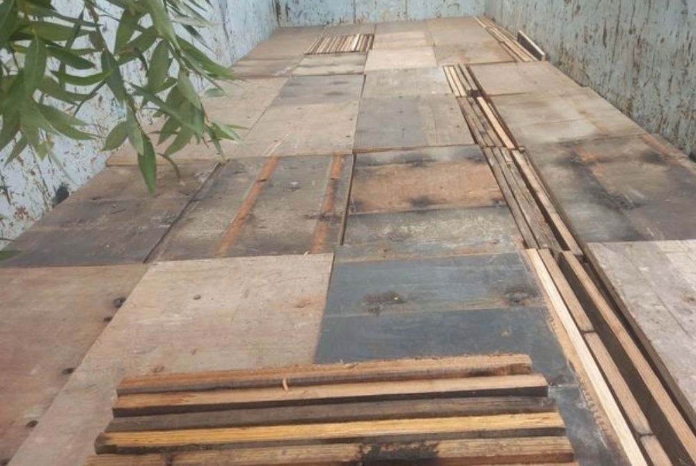 Шлакаблок паддонлари  контенер полидан .85×45    размерда 35000 сум.