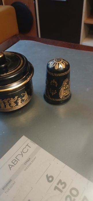 Захарница и солничка с антични елински мотиви