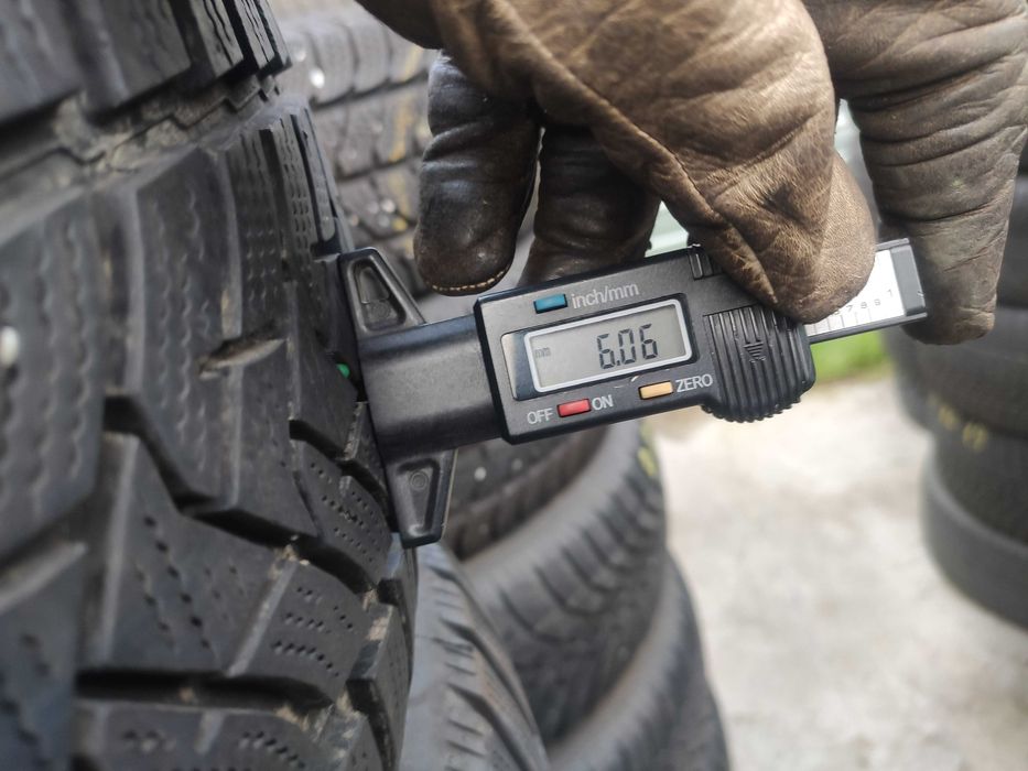 4бр Зимни гуми 215 60 16 - Dunlop