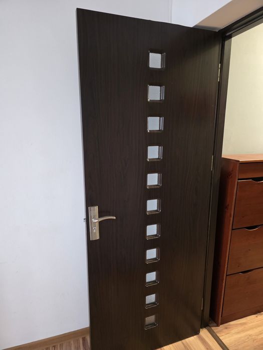 Usi apartament  stare buna