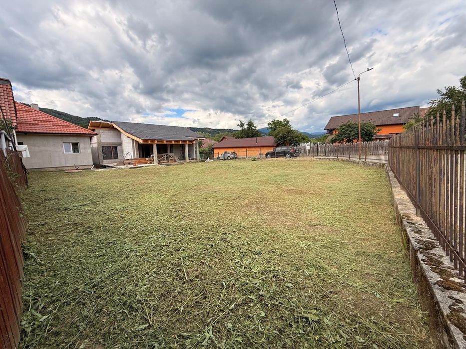 Casă de vânzare la roșu în Petrila HD
