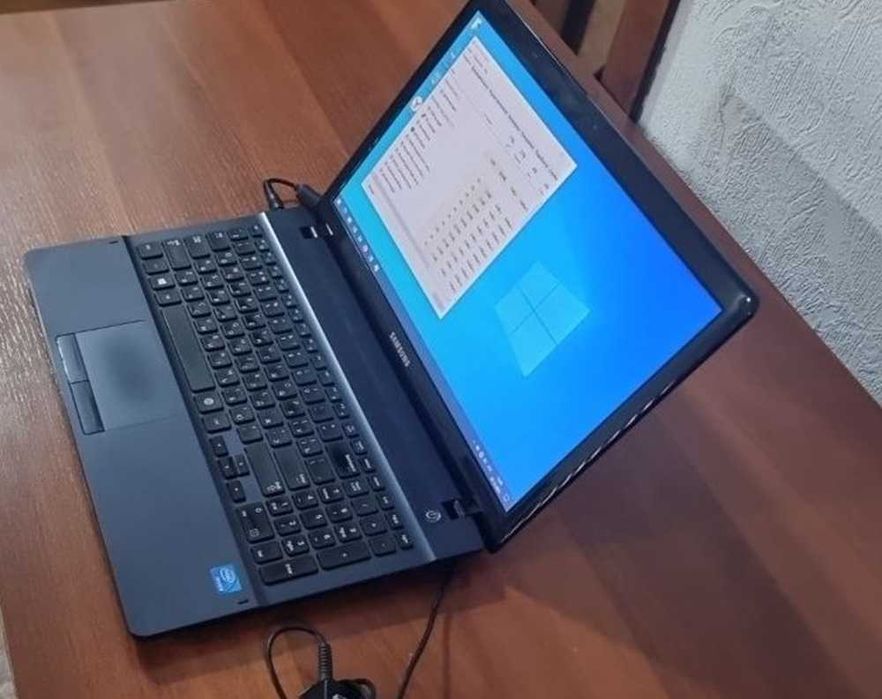 Ноутбук Samsung 270E