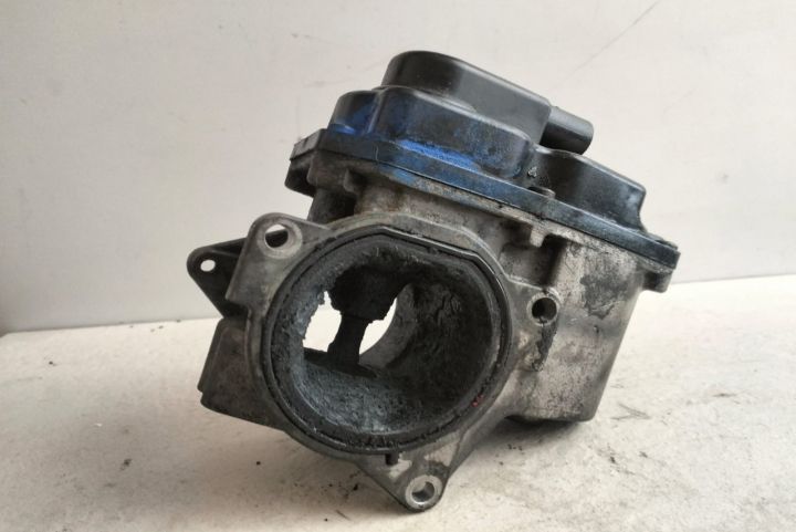 Supapa EGR CAG 03L131501G Volkswagen VW Passat B6 seria