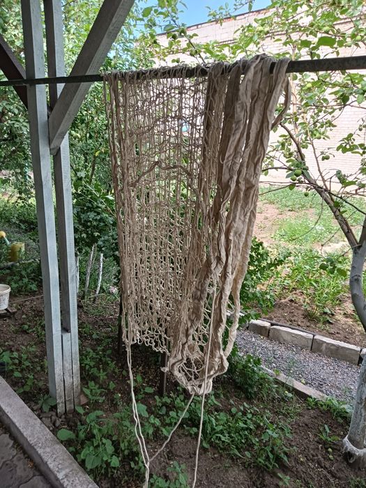 Продам волейбольную сетку.