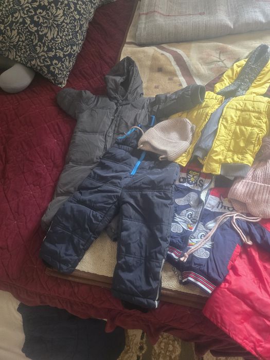 Продам детские комбенезоны и куртки