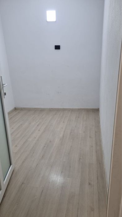 Casă 3 camere la curte de inchiriat