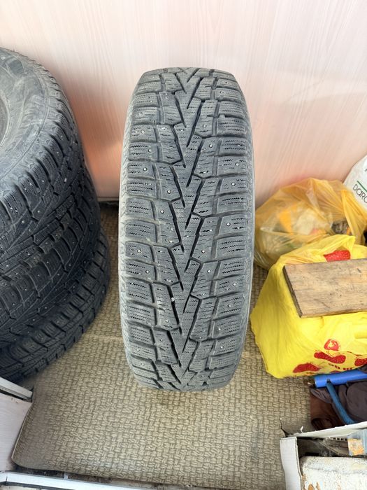Продам зимние шины 215/65 R16