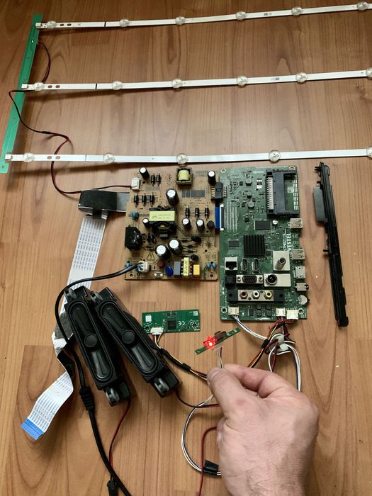 Vestel placă bază 17MB211S sursă 17IPS12 TV smart ansamblu complet