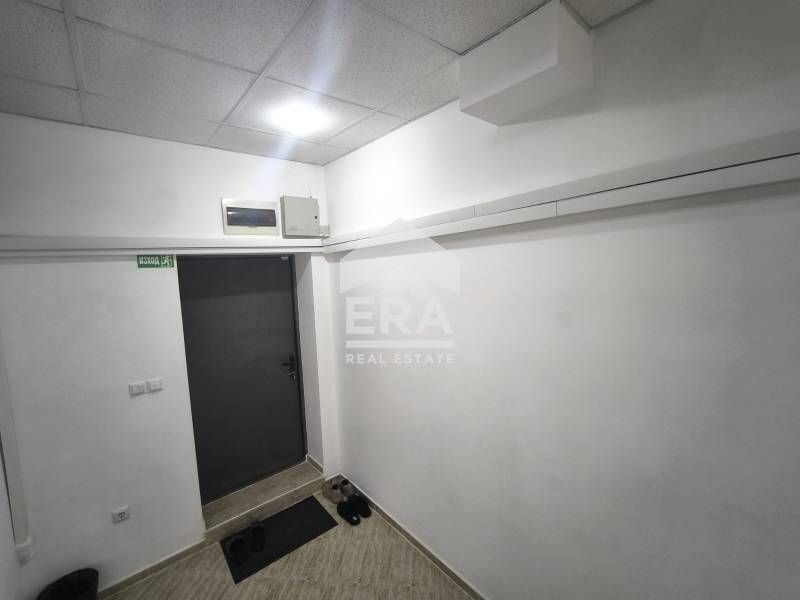 Търговско помещение под наем със статут на магазин за промишлени стоки