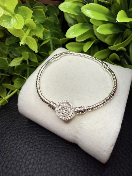 Посребрена гривна