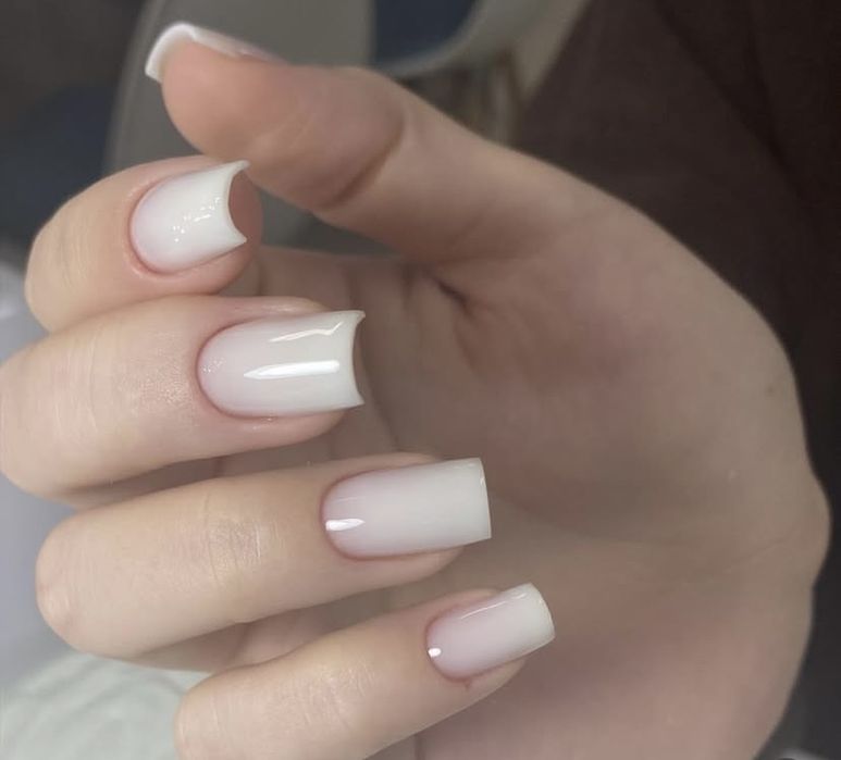 Маникюр и наращивание ресниц