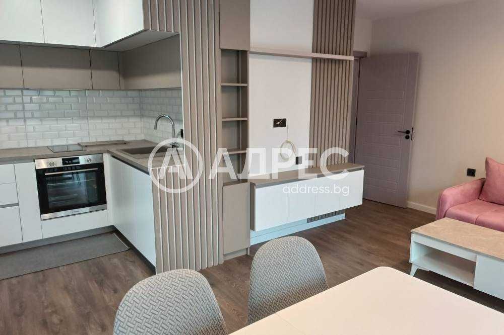 Дава се под наем Тристаен апартамент в Разград, Център - 81 кв.м за 511 € - Снимка #2