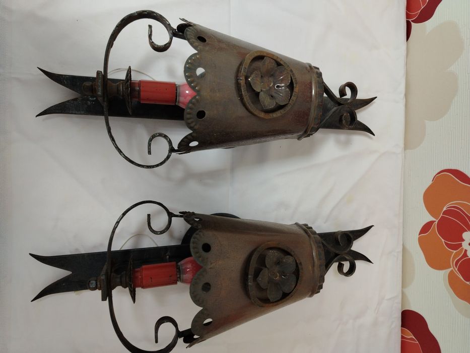 Битови лампи за стена