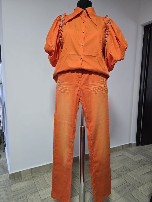 Blugi orange, model din bumbac cu strasuri aplicate