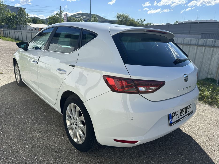 Seat Leon 1.6tdi euro6 fab 2013. Faruri led,interior piele. Usor avariat fata. Se poate deplasa pe orice distanta