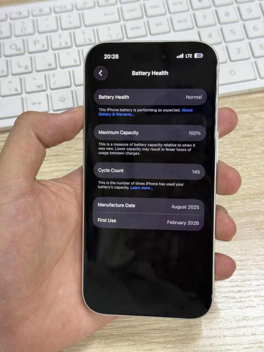 iPhone 16 128 ГБ Белый / АКБ 100% / чек / коробка