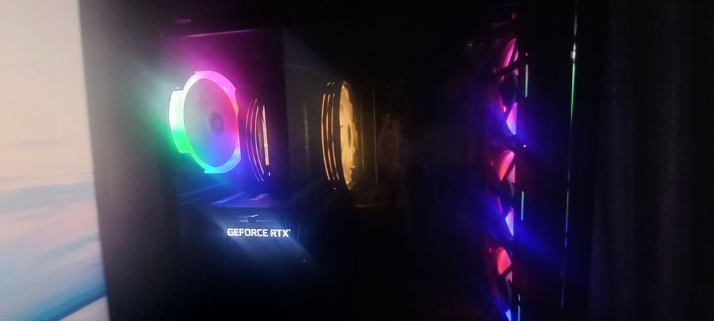 IT grafik dizayn va ôyin uchun moshniy compyuter