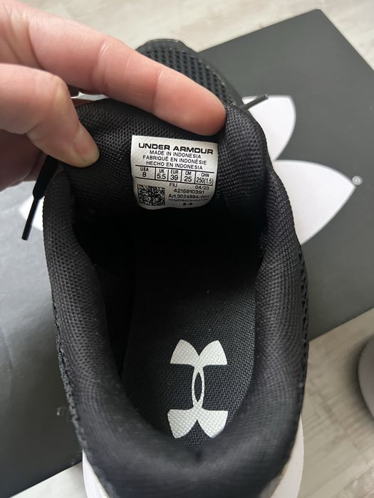 Черни маратонки Under Armour номер 39