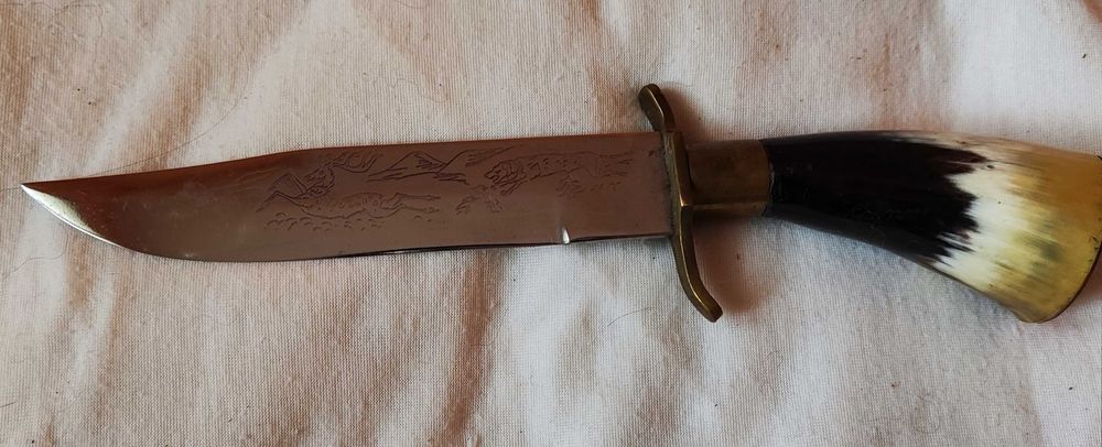 Колекция от автентични ловджийски ножове