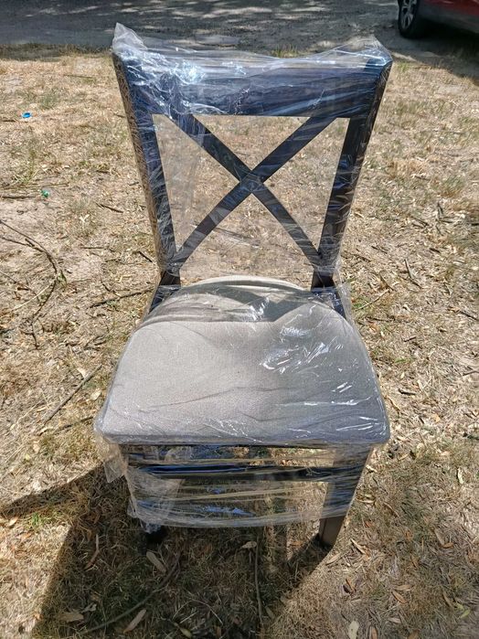 Продавам нови масивни столове