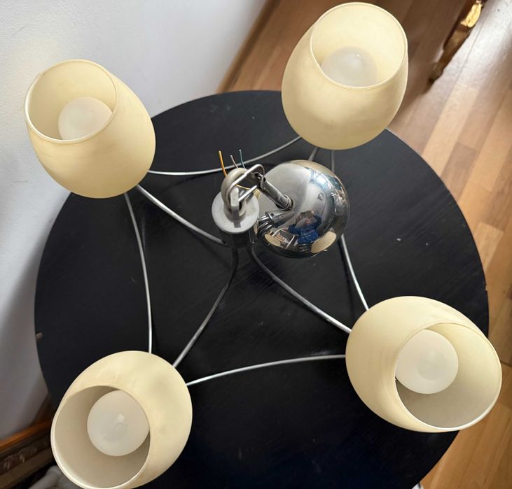 Candelabru, plafoniera cu trei brațe, model deosebit, stare impecabila