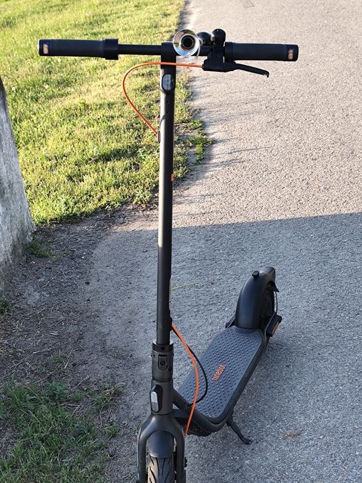 Vând trotineta ninebot F2 PLUS,garanție valabila