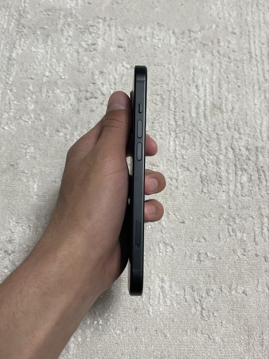 iPhone 15, в идеальном состоянии.