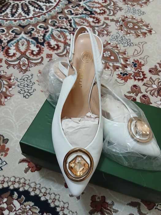 Женские босоножки